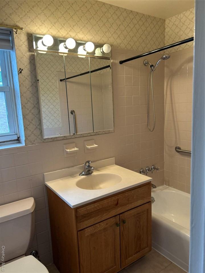 140 Meyer Oval Unit 140 - Photo 7 of 11