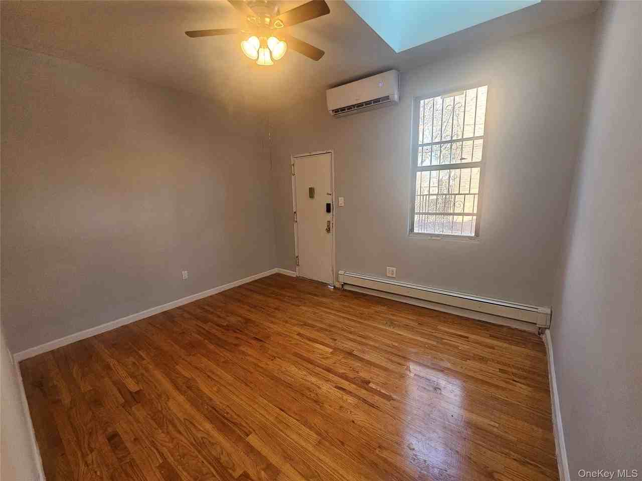 20215 Hollis Ave Unit R - Photo 2 of 10