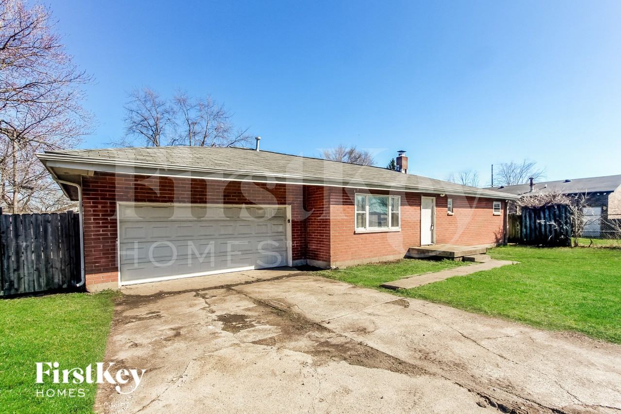 1127 S Lockburn St - Photo 2 of 19