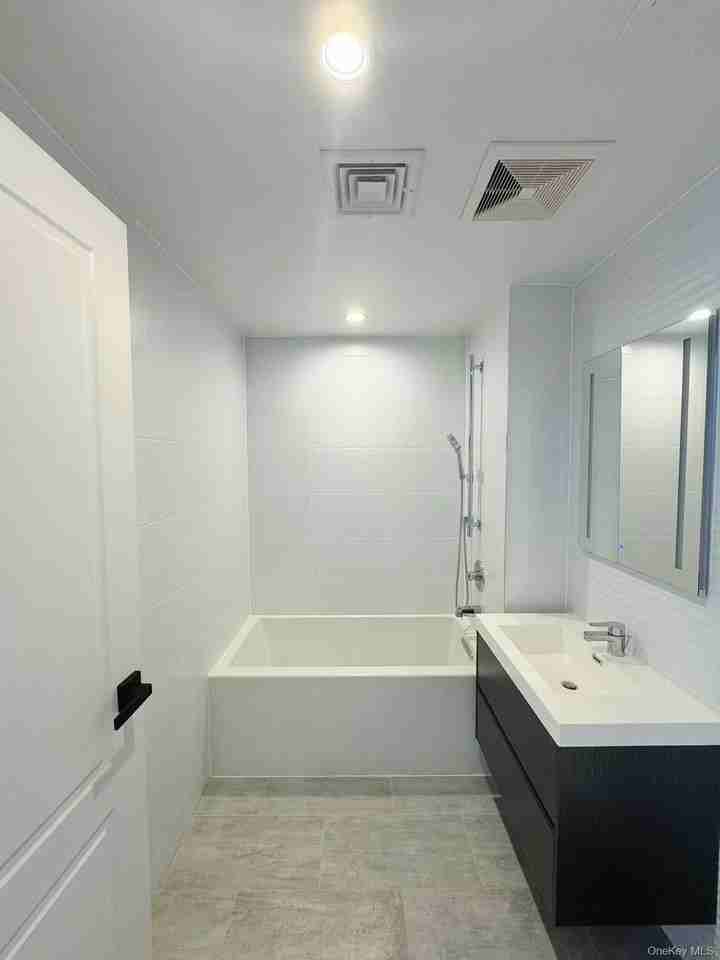 9729 64th Rd Apt 5f - Photo 3 of 6