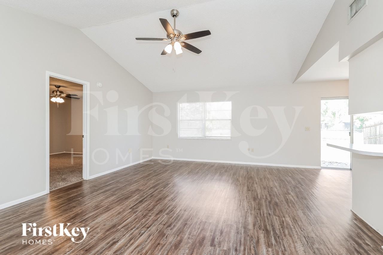 1095 Sunshine Way Sw - Photo 3 of 15