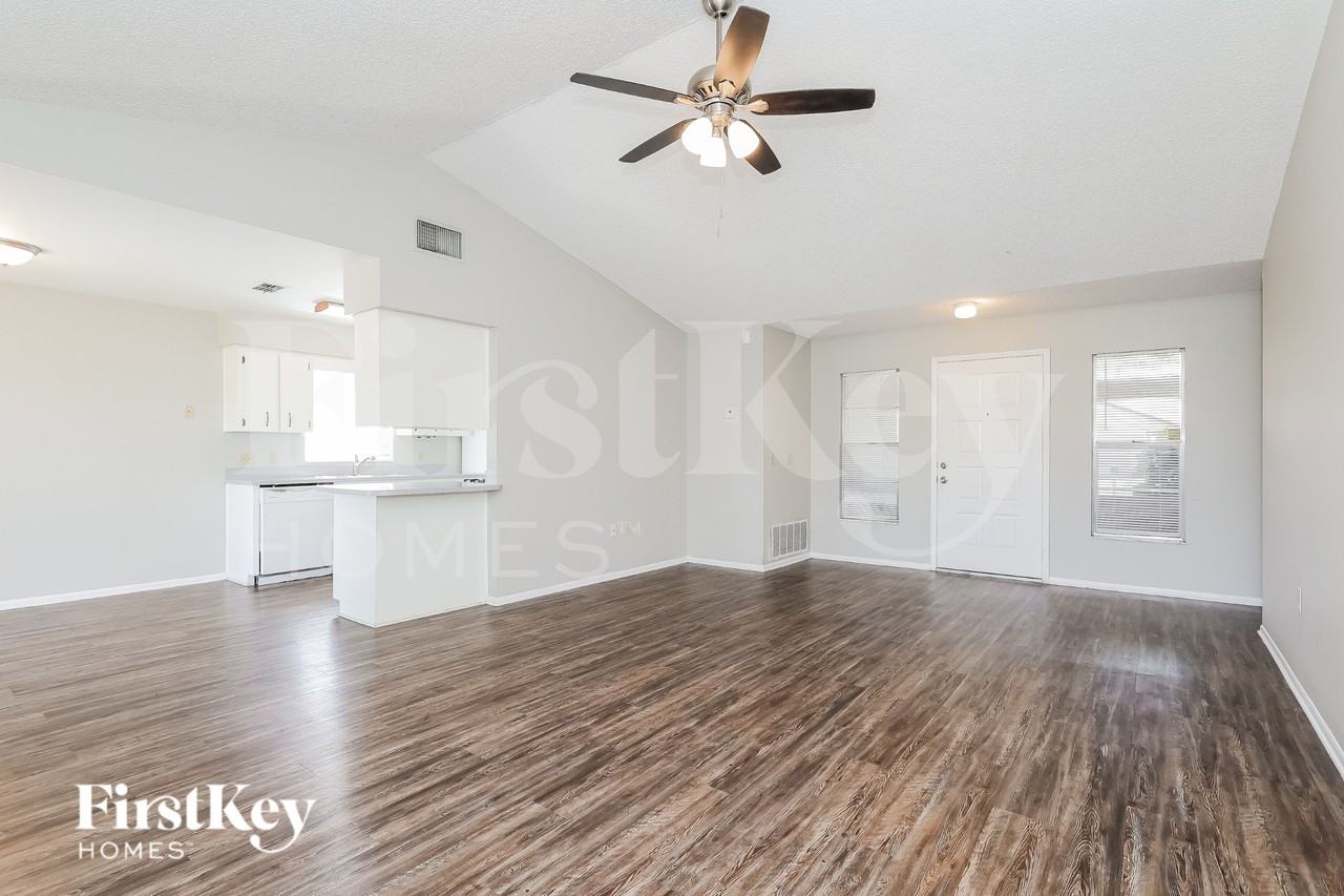 1095 Sunshine Way Sw - Photo 4 of 15