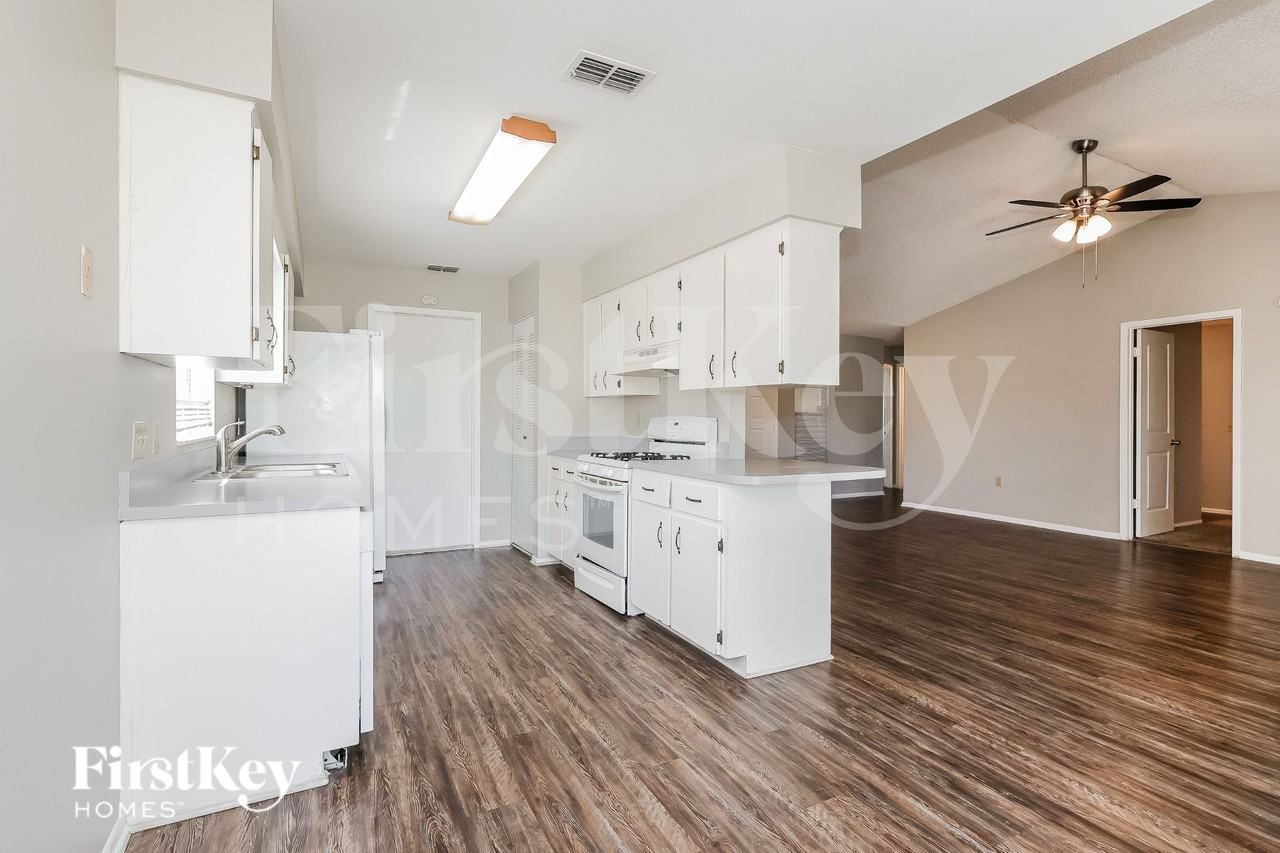 1095 Sunshine Way Sw - Photo 7 of 15