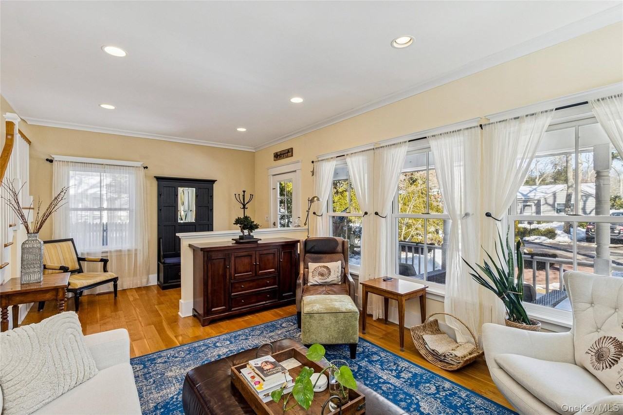 38 Baycrest Ave - Photo 5 of 21