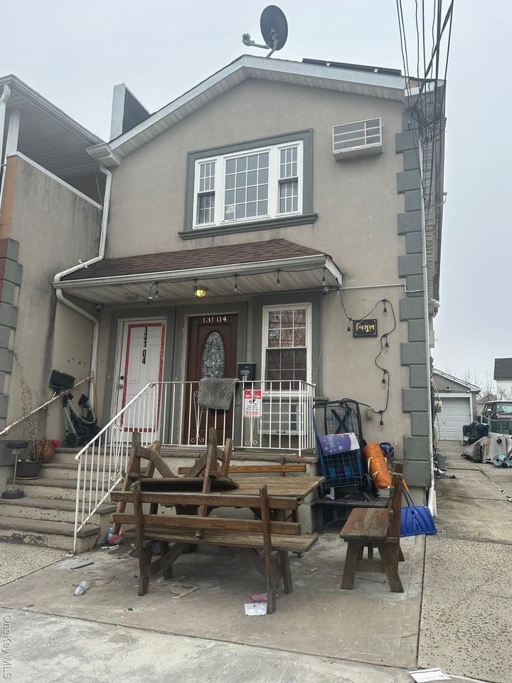 13104 140th St - Photo 2 of 11