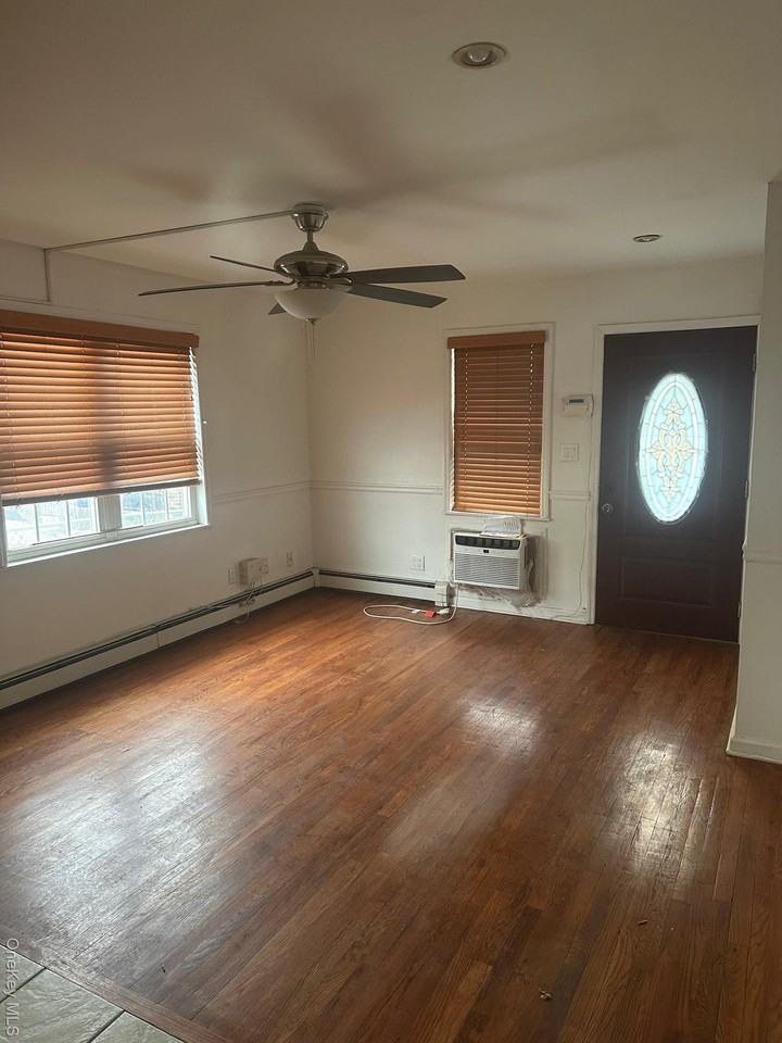 13104 140th St - Photo 3 of 11