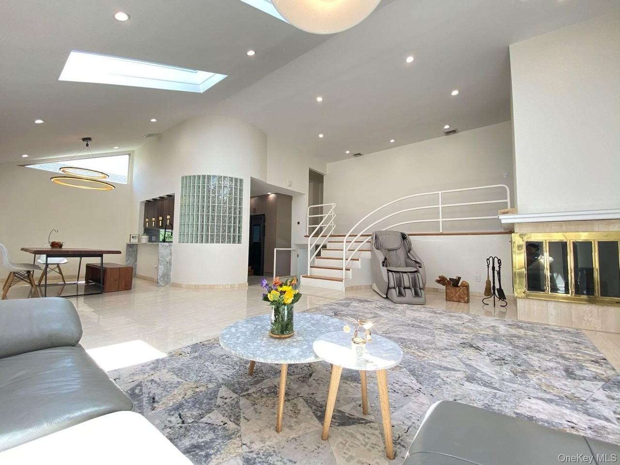 24 Irene Ln E - Photo 3 of 27