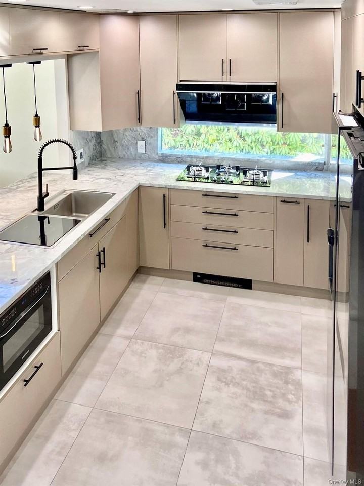 24 Irene Ln E - Photo 5 of 27