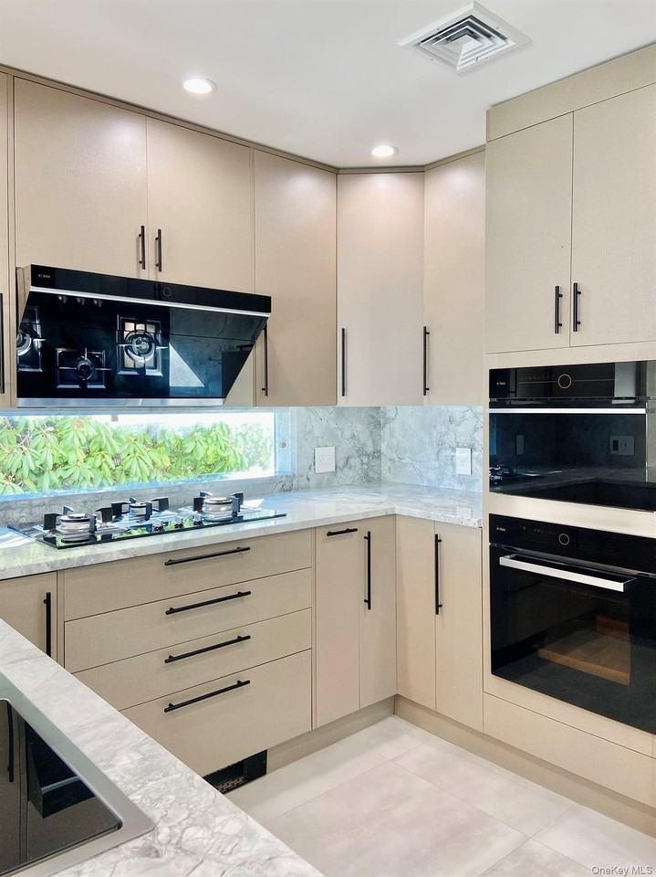 24 Irene Ln E - Photo 6 of 27