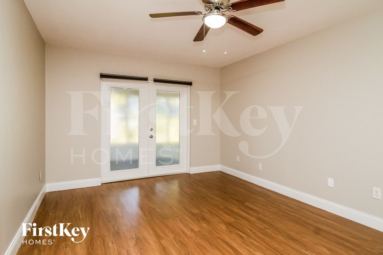 1013 Taproot Dr - Photo 2 of 15