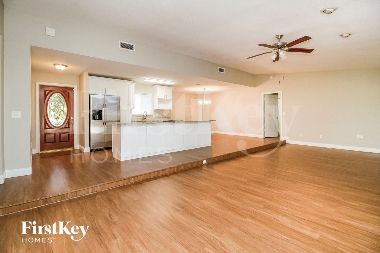 1013 Taproot Dr - Photo 4 of 15