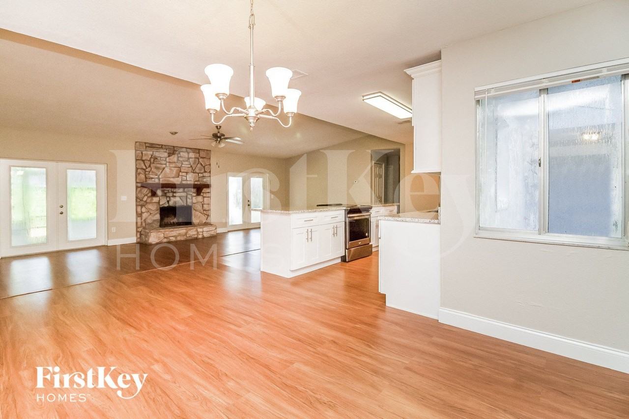 1013 Taproot Dr - Photo 5 of 15