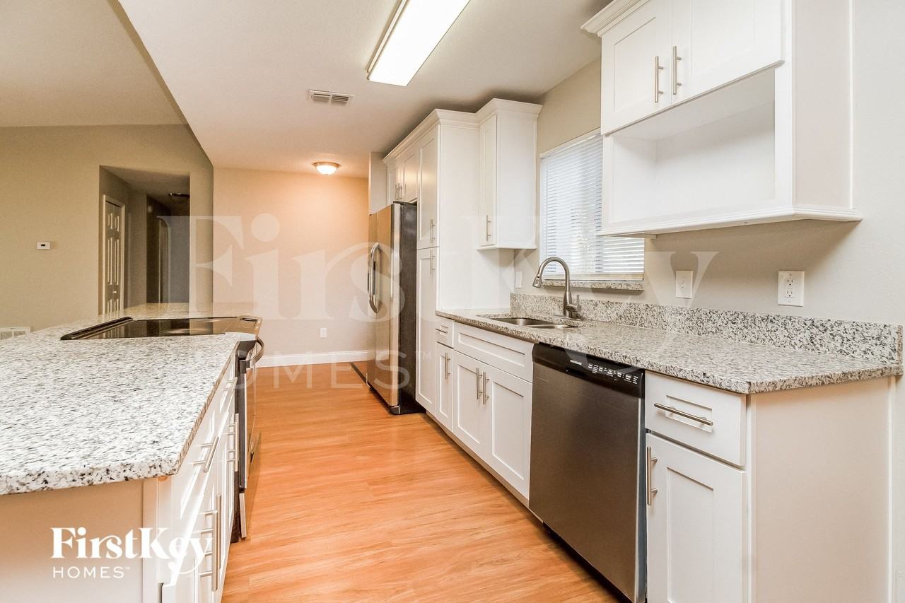 1013 Taproot Dr - Photo 6 of 15