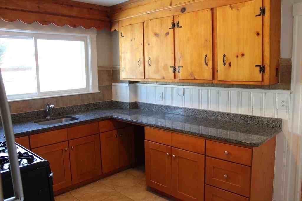 18 Sherwood Rd Unit 1 - Photo 7 of 8