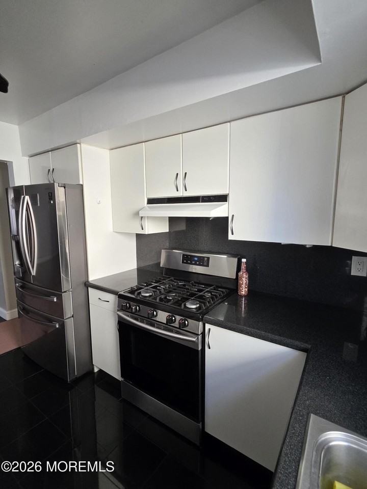 71 Newark Pl Unit 1 #1 - Photo 3 of 10