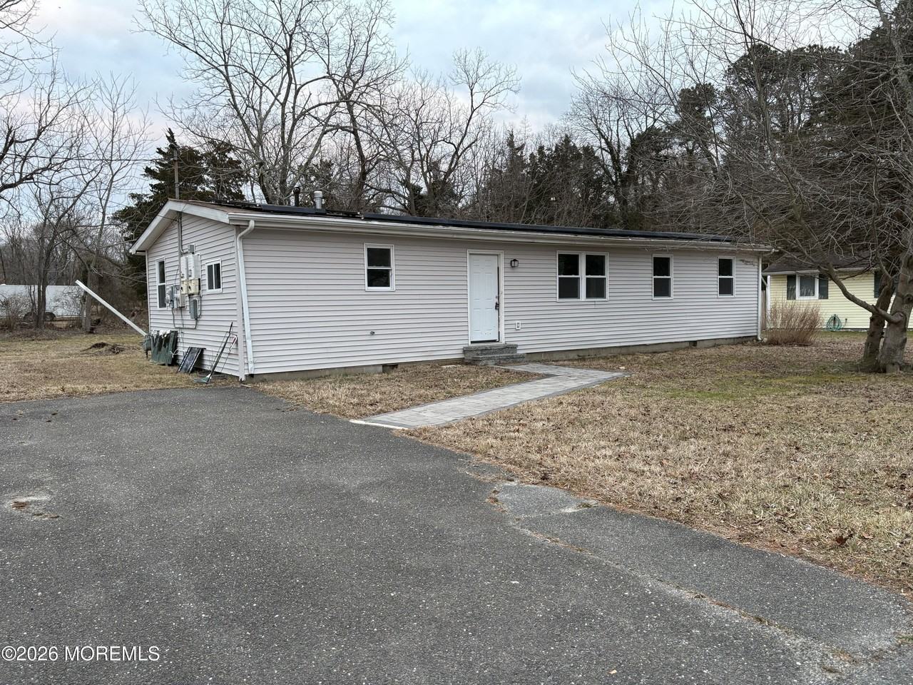 105 Floyd Ln - Photo 2 of 9