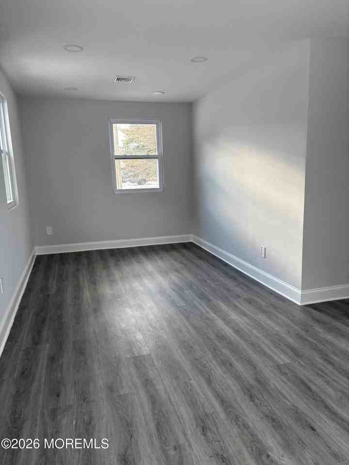 105 Floyd Ln - Photo 6 of 9