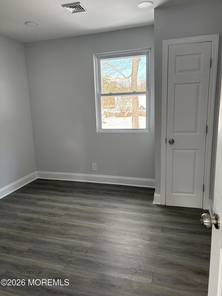 105 Floyd Ln - Photo 7 of 9