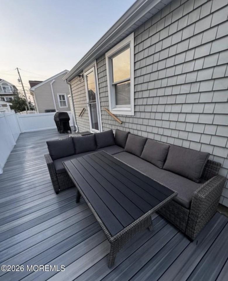 106 Surf Dr - Photo 3 of 32