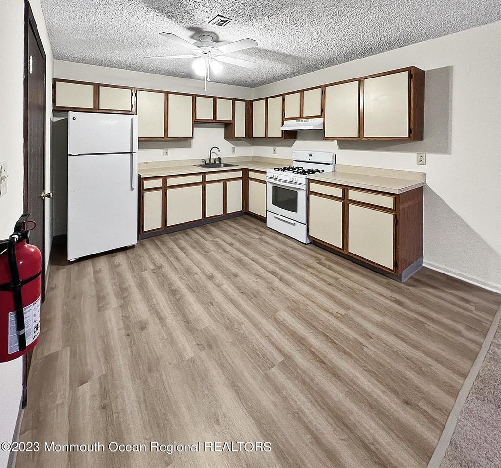 2510 Belmar Blvd Unit J - Photo 2 of 10