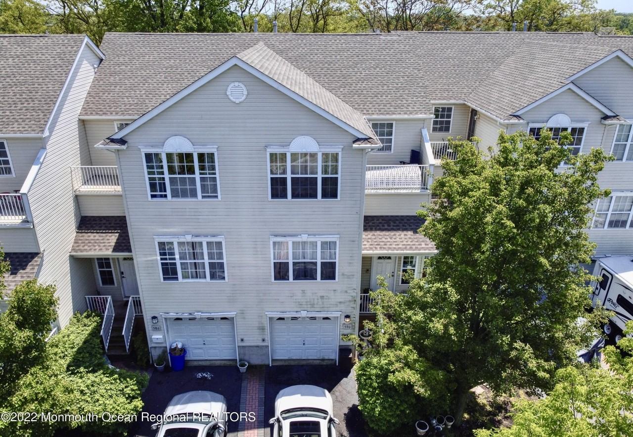 590 Beachway Ave - Photo 2 of 32