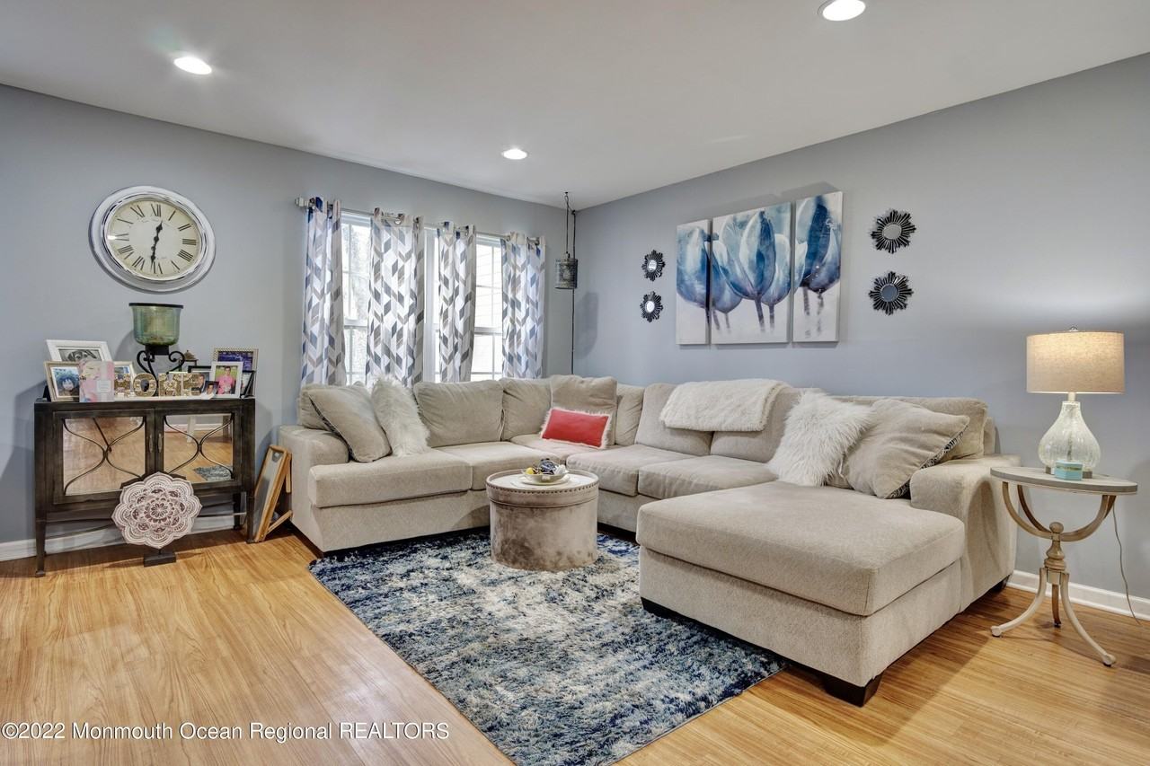 590 Beachway Ave - Photo 3 of 32