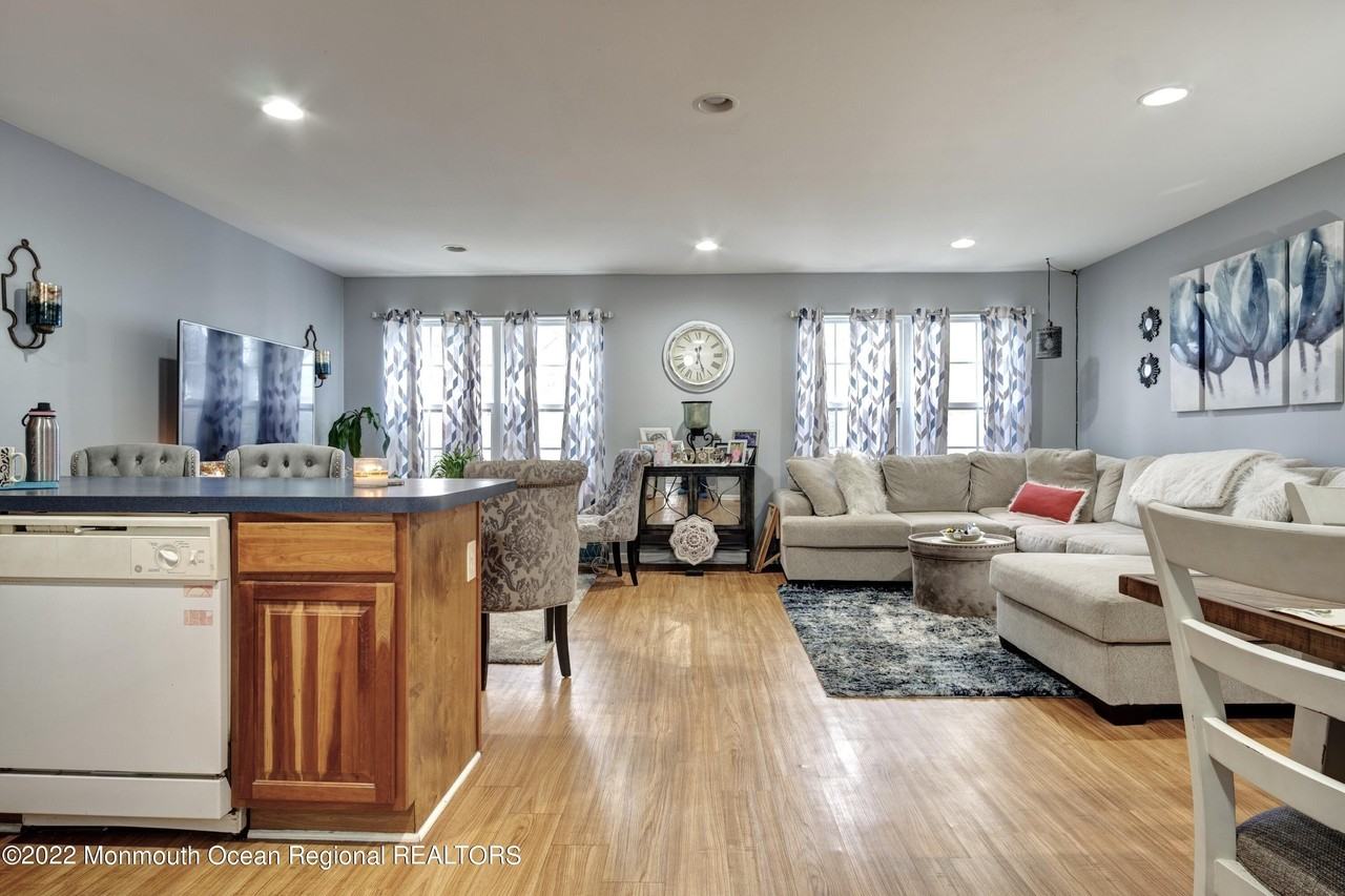 590 Beachway Ave - Photo 5 of 32