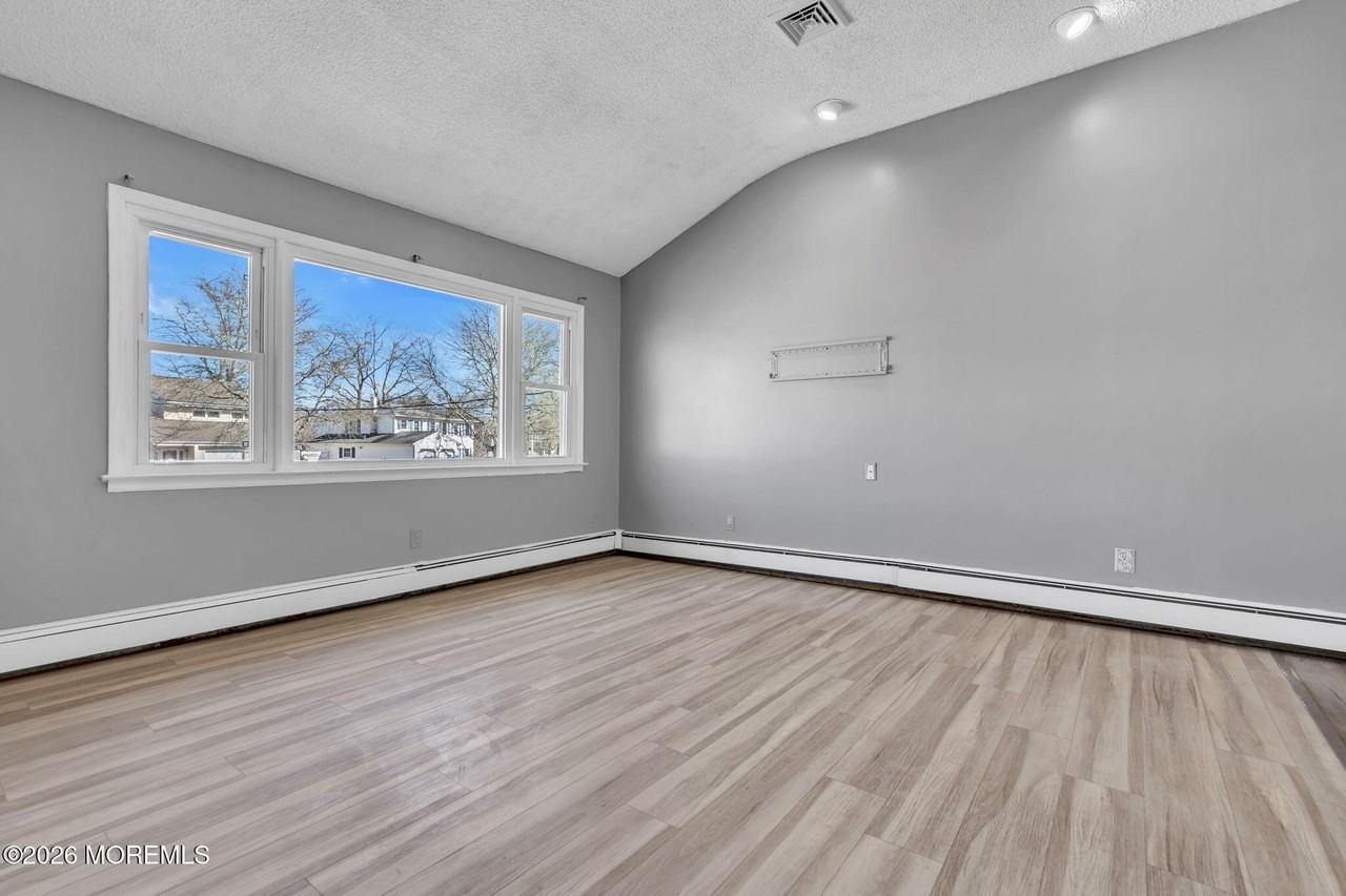 1094 June Ct - Photo 4 of 18