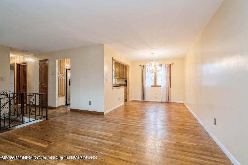 37 Pine Tree Dr - Photo 4 of 14