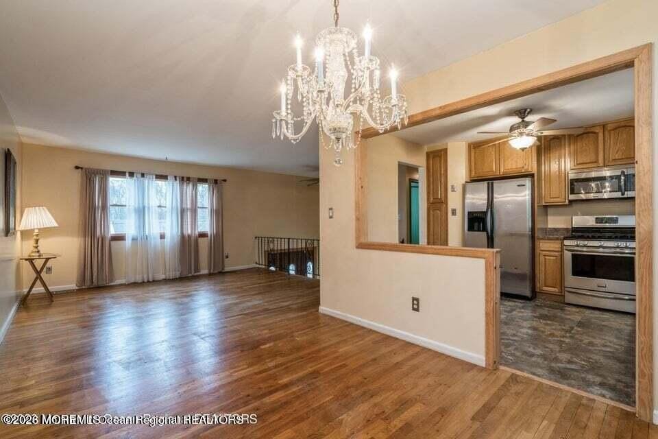 37 Pine Tree Dr - Photo 6 of 14