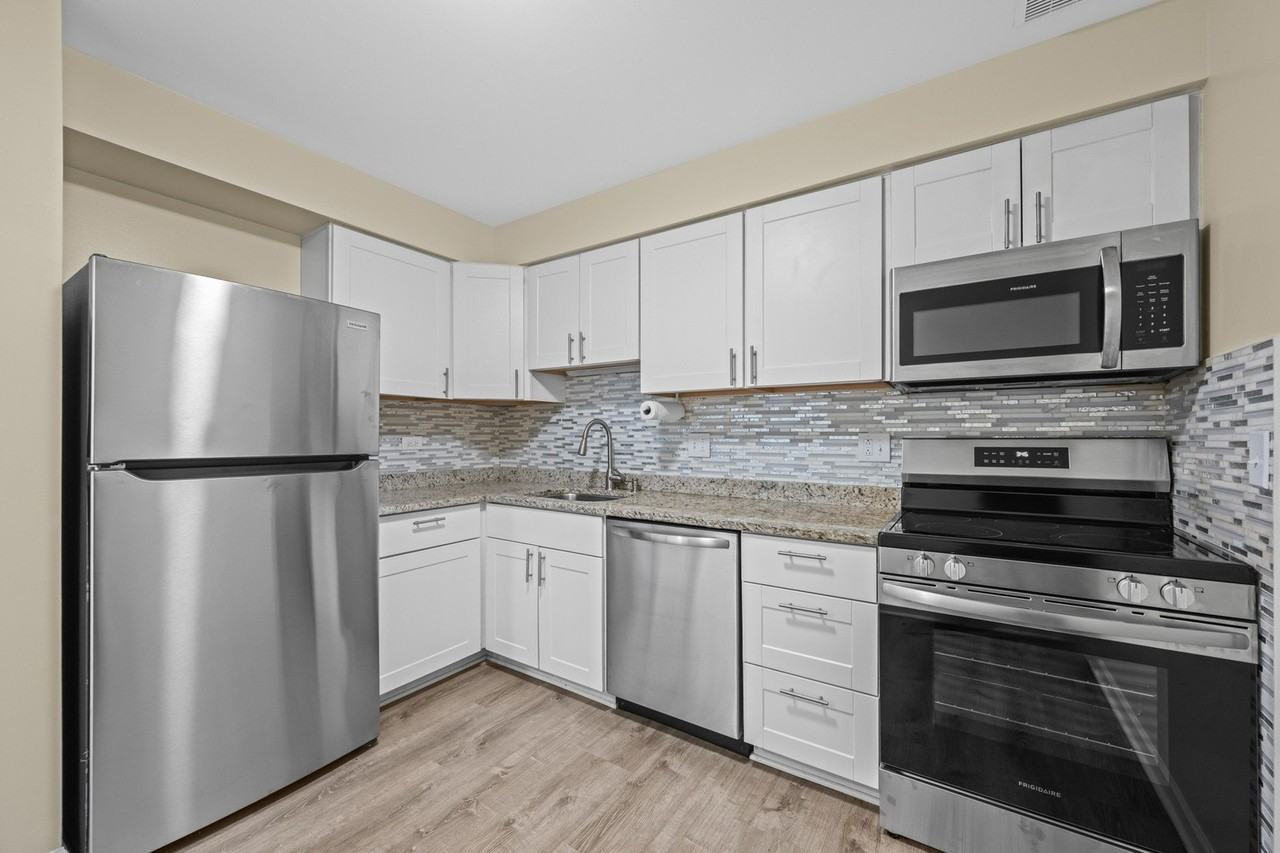 715 E Falcon Dr Unit 209e - Photo 2 of 16