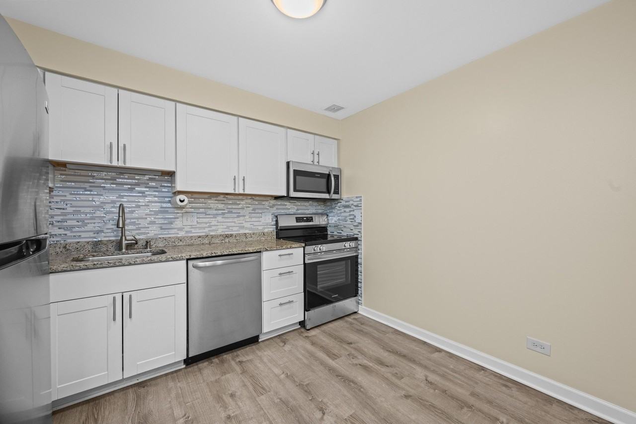 715 E Falcon Dr Unit 209e - Photo 3 of 16