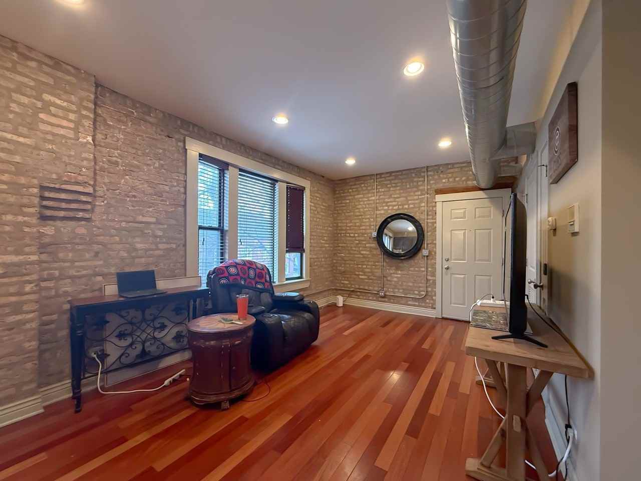 1946 W Newport Ave Apt 3e - Photo 5 of 13