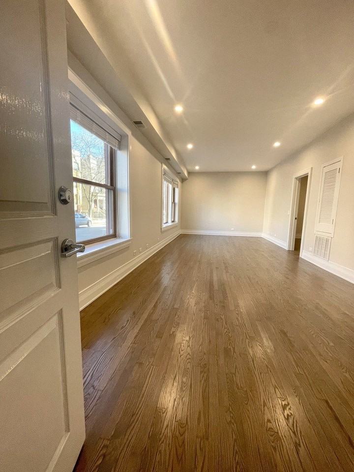 2543 W Iowa St Apt 3 - Photo 2 of 19