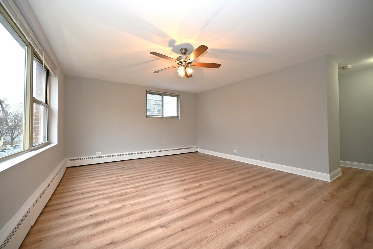 6833 N Oakley Ave Apt 2a - Photo 3 of 17