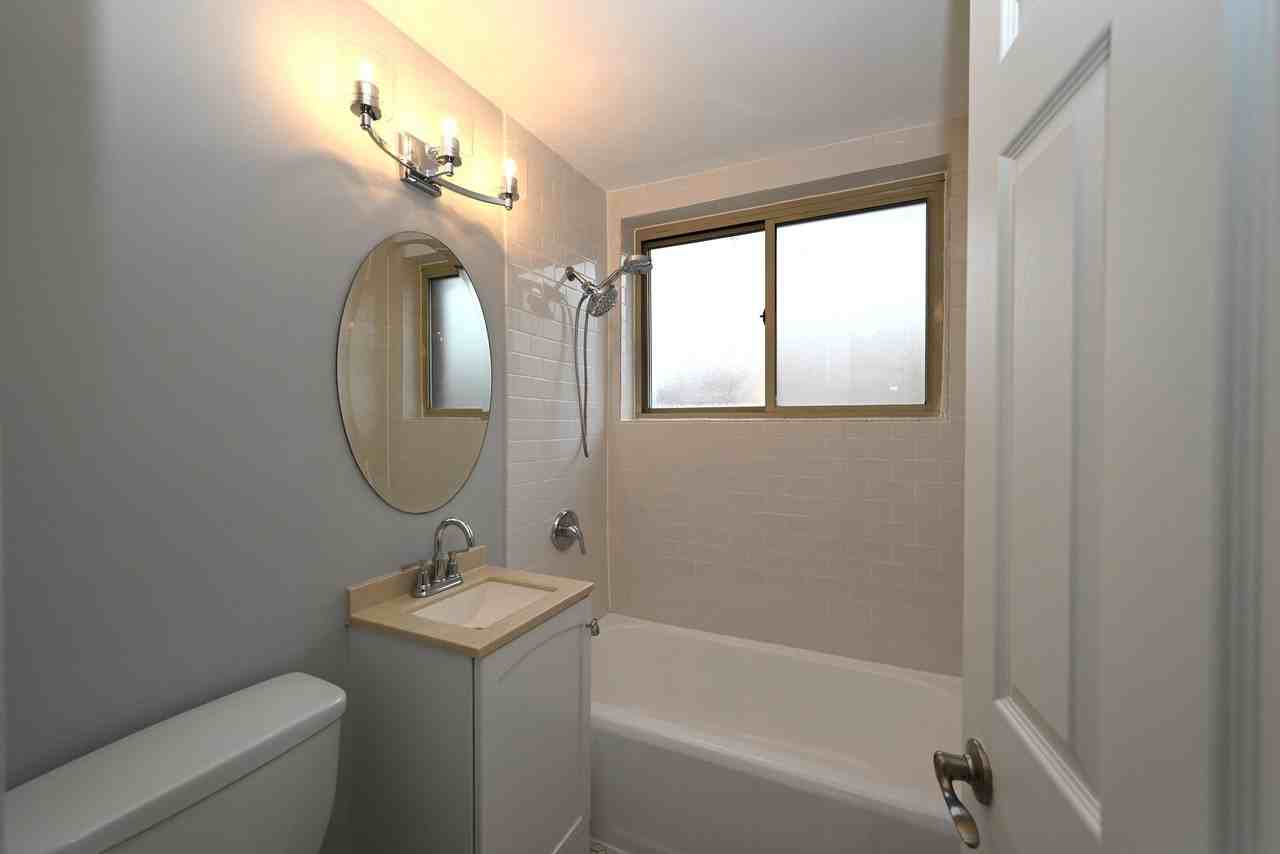 6833 N Oakley Ave Apt 2a - Photo 6 of 17