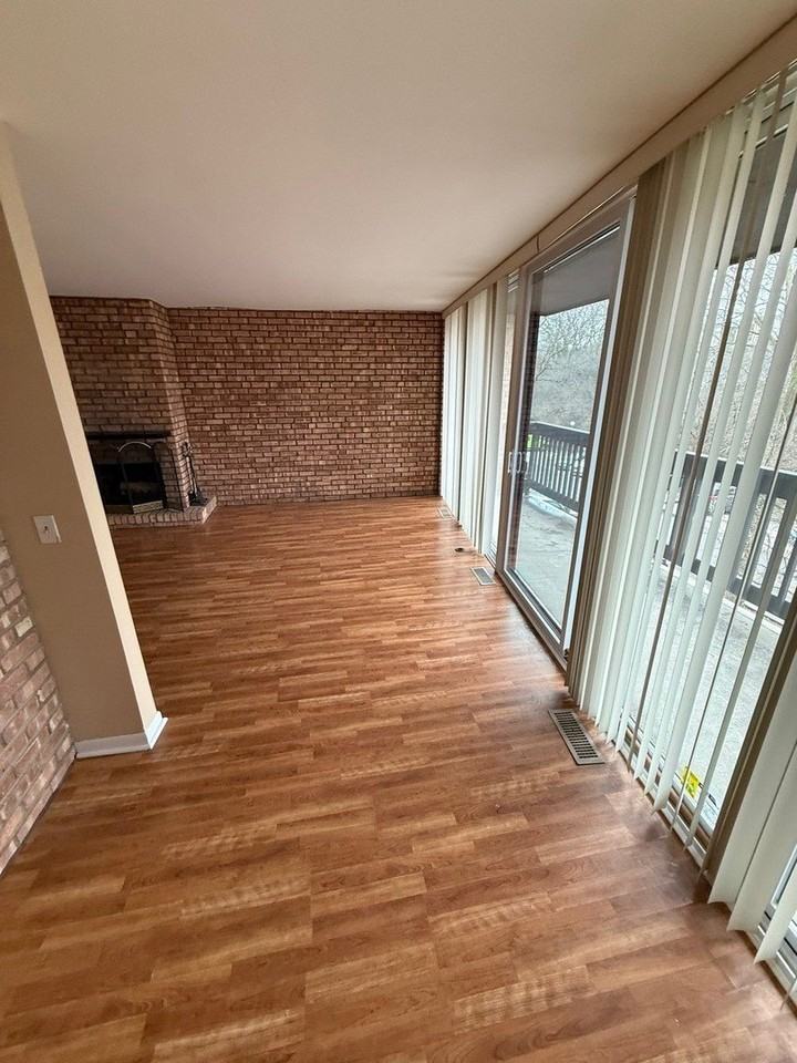 5500 Hillcrest Ln Apt 3c - Photo 3 of 10