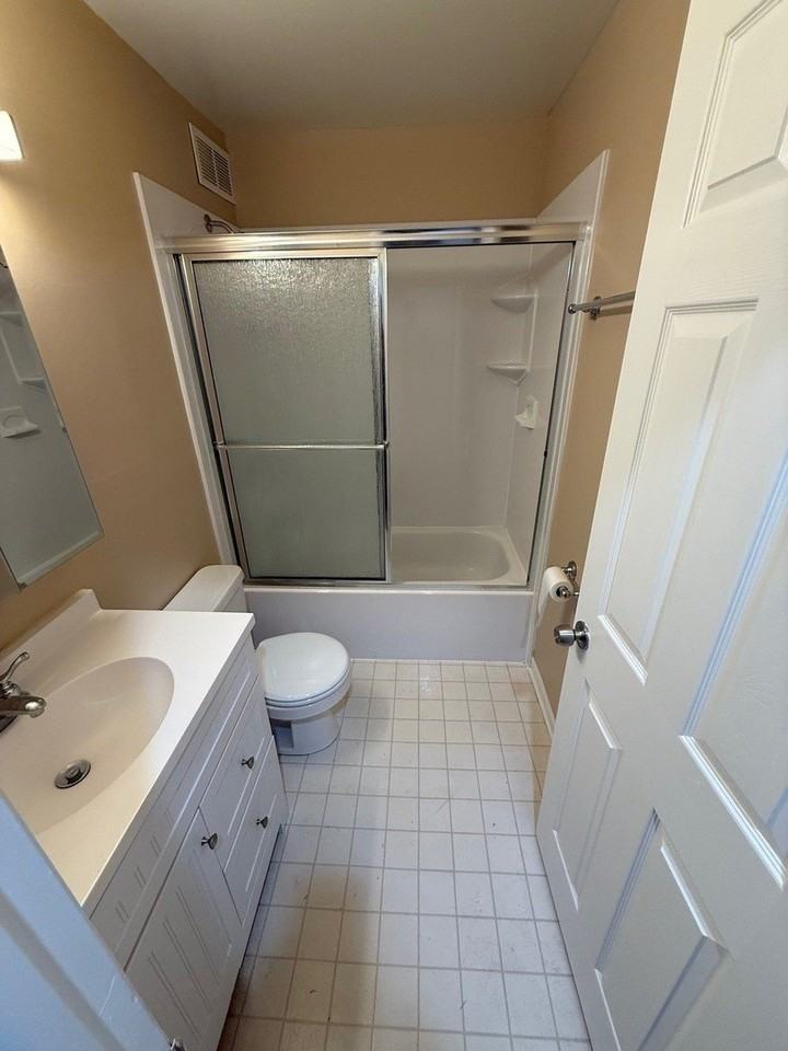 5500 Hillcrest Ln Apt 3c - Photo 7 of 10