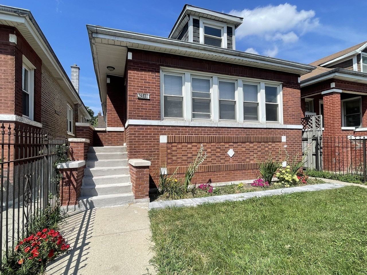 2516 N Keeler Ave Unit 1 - Photo 2 of 19