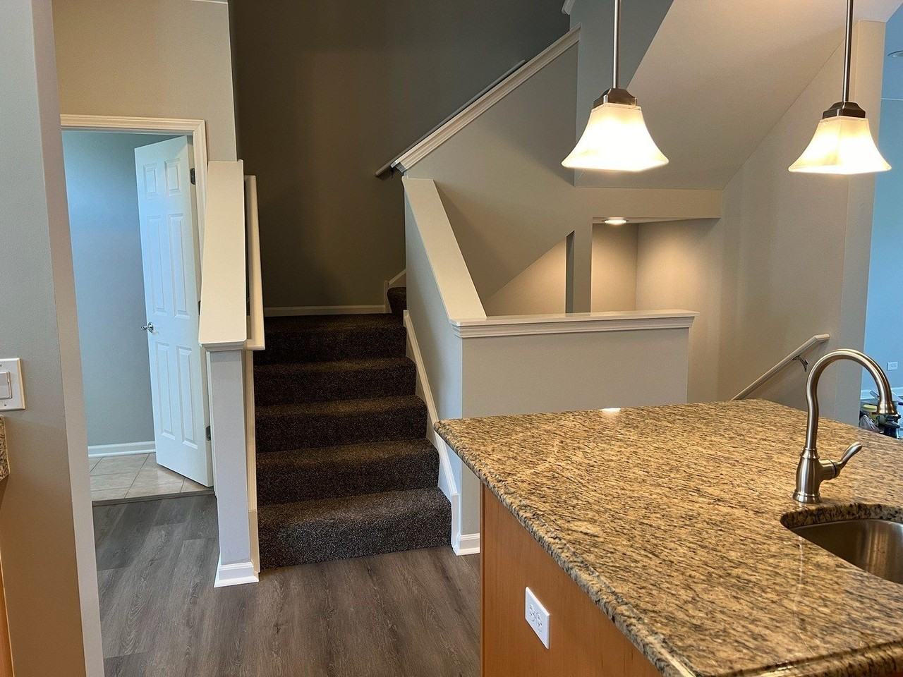 705 Keystone Ln - Photo 4 of 34