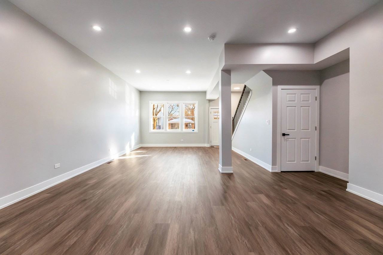 5552 S Shields Ave - Photo 6 of 33