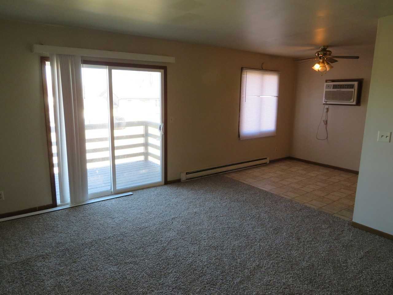 2304 Ashland Dr Apt 3 - Photo 3 of 14