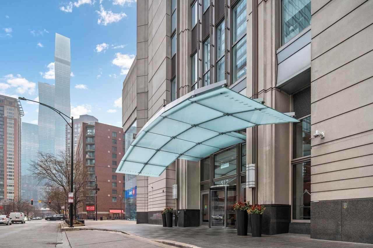 512 N Mcclurg Ct Apt 708 - Photo 3 of 21