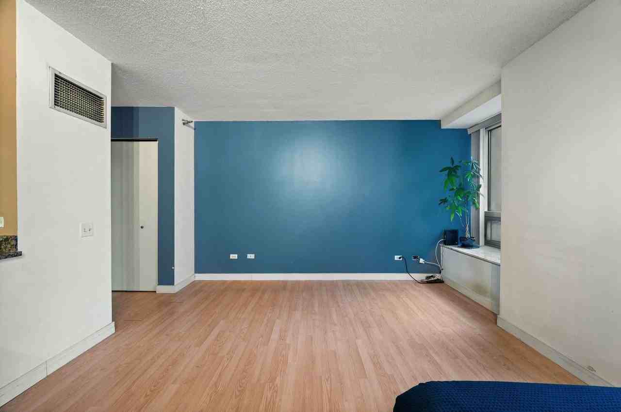 512 N Mcclurg Ct Apt 708 - Photo 6 of 21