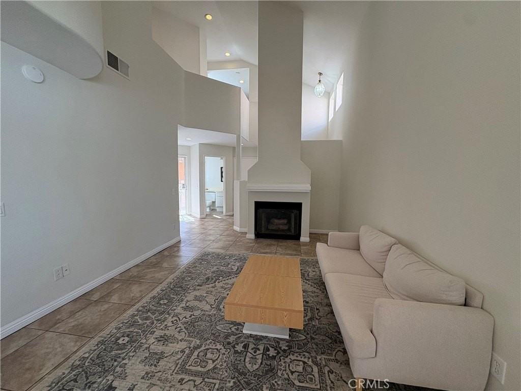 15725 Altamira Dr - Photo 5 of 17