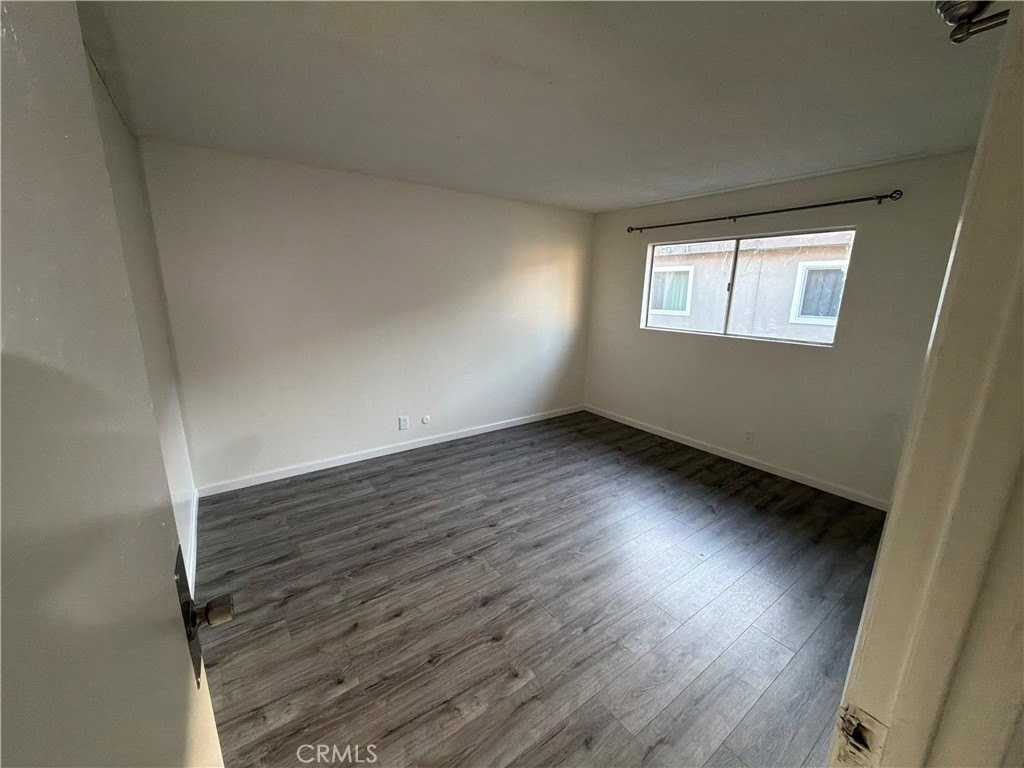 1600 Picadilly Way - Photo 3 of 7