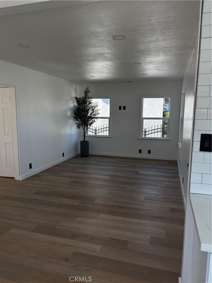 15025 Roseton Ave - Photo 4 of 15