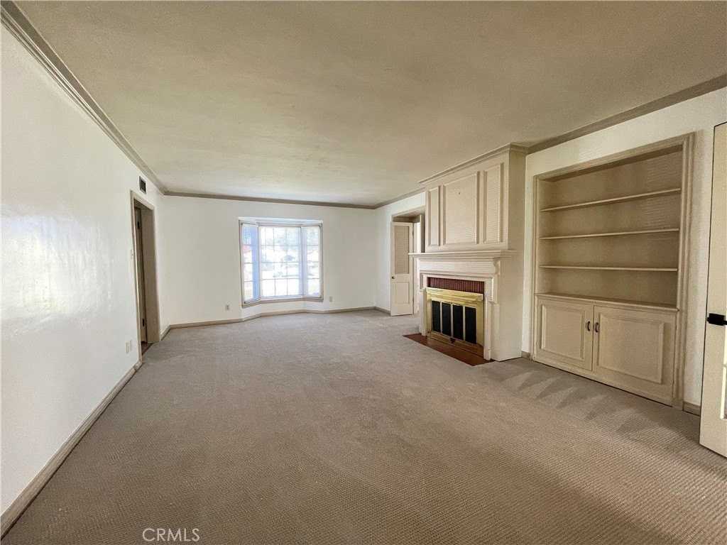 2845 N D St - Photo 3 of 10