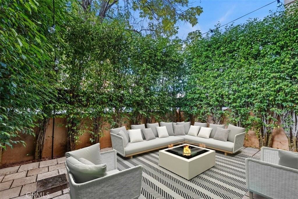 11816 Gorham Ave #110 - Photo 3 of 15