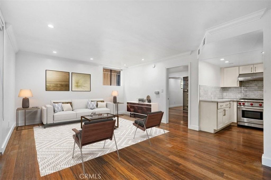 11816 Gorham Ave #110 - Photo 4 of 15